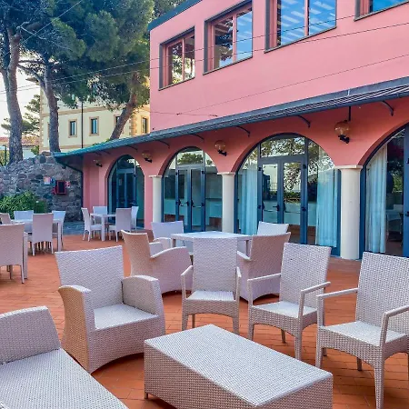 La Mandola Eco Hostel *